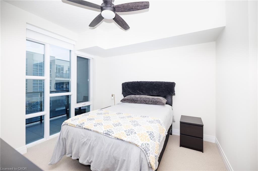 439-16 Concord Place, Grimsby, ON - Indoor Photo Showing Bedroom