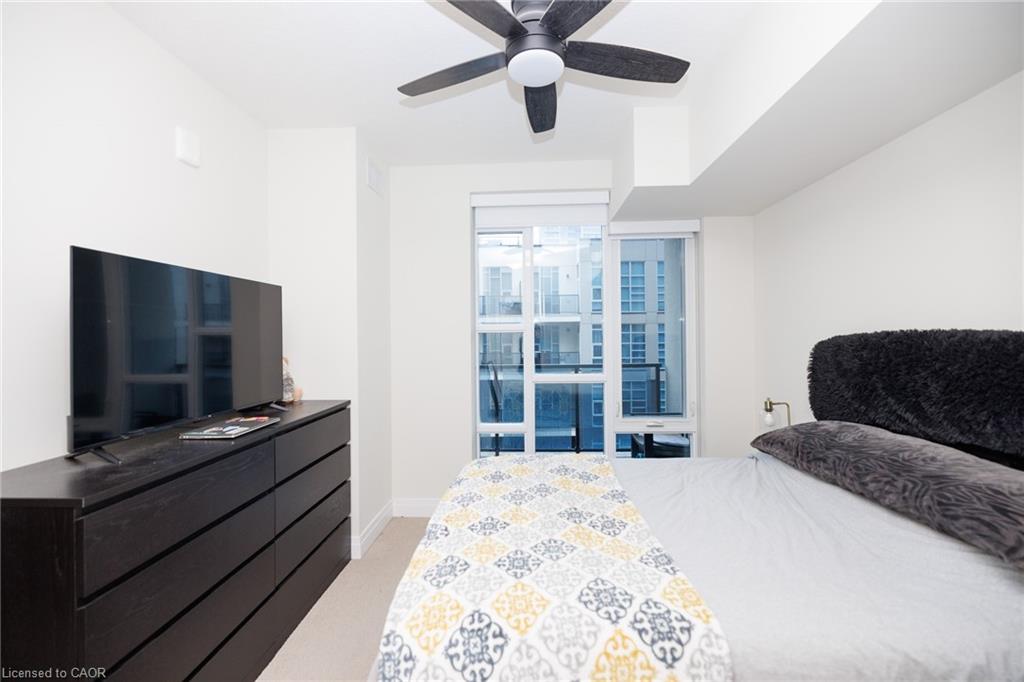 439-16 Concord Place, Grimsby, ON - Indoor Photo Showing Bedroom