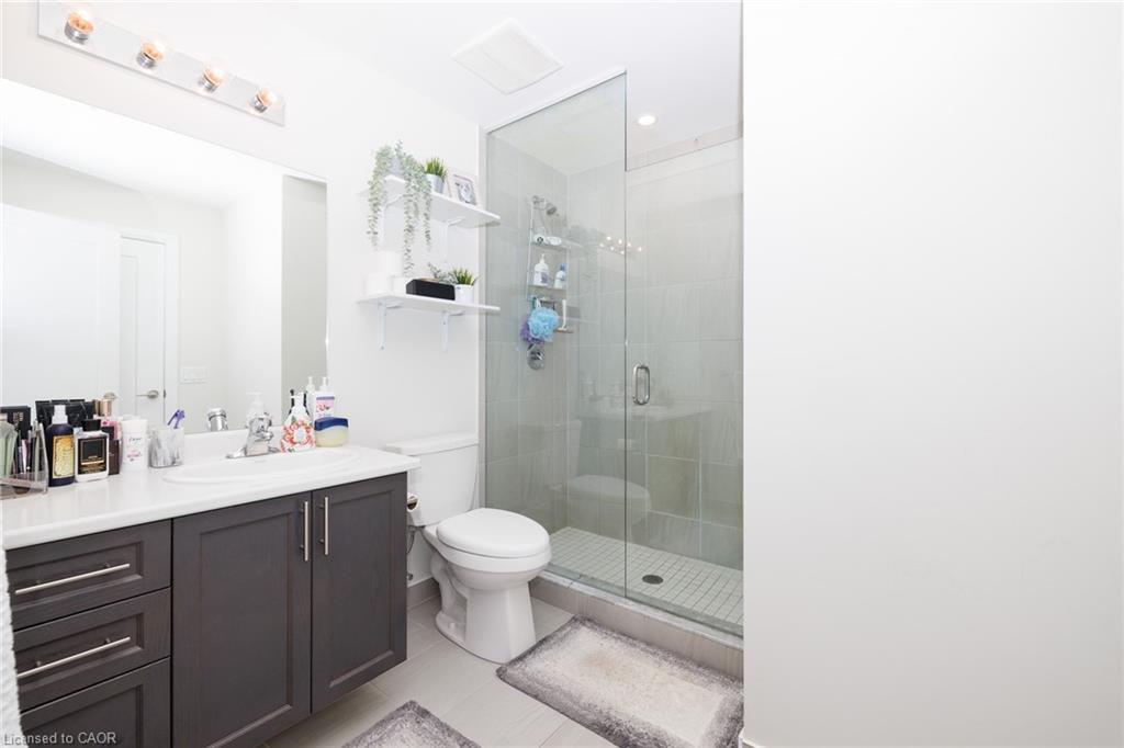 439-16 Concord Place, Grimsby, ON - Indoor Photo Showing Bathroom