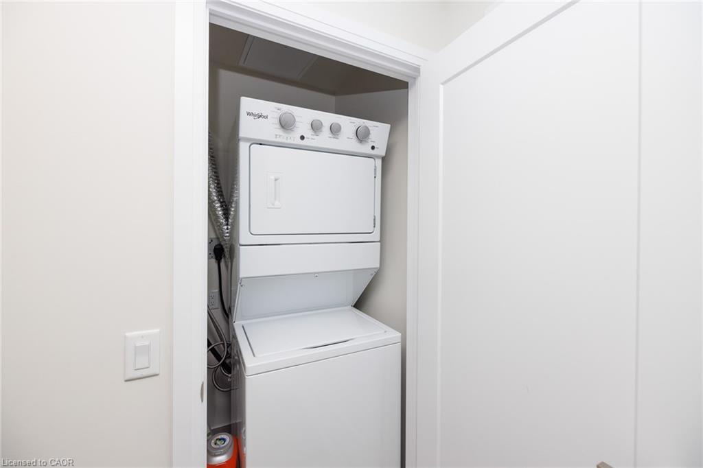 439-16 Concord Place, Grimsby, ON - Indoor Photo Showing Laundry Room