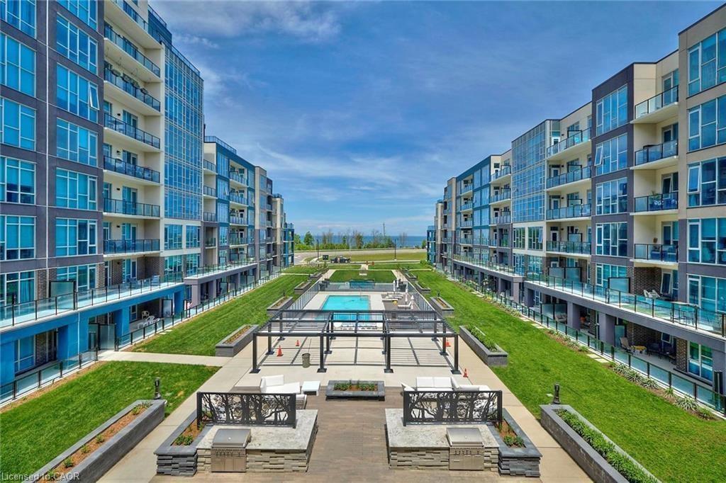 439-16 Concord Place, Grimsby, ON - Outdoor With Balcony