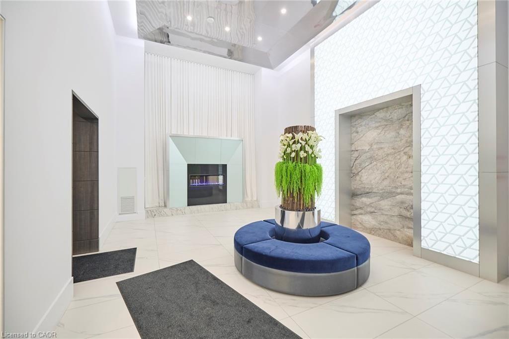 439-16 Concord Place, Grimsby, ON - Indoor Photo Showing Other Room