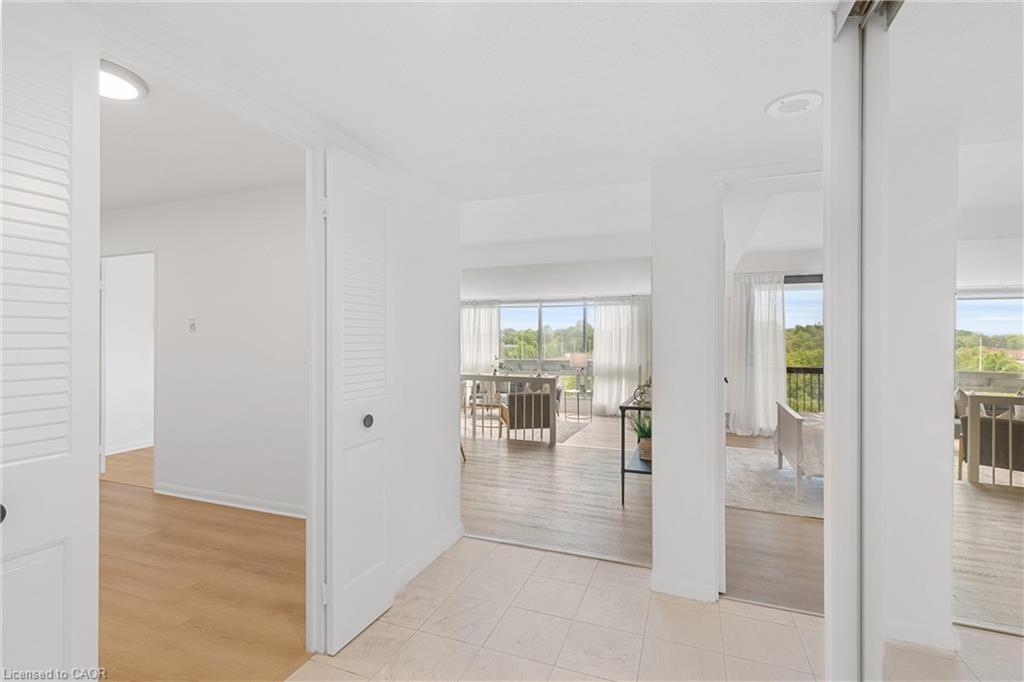 604-2185 Marine Drive, Oakville, ON - Indoor Photo Showing Other Room