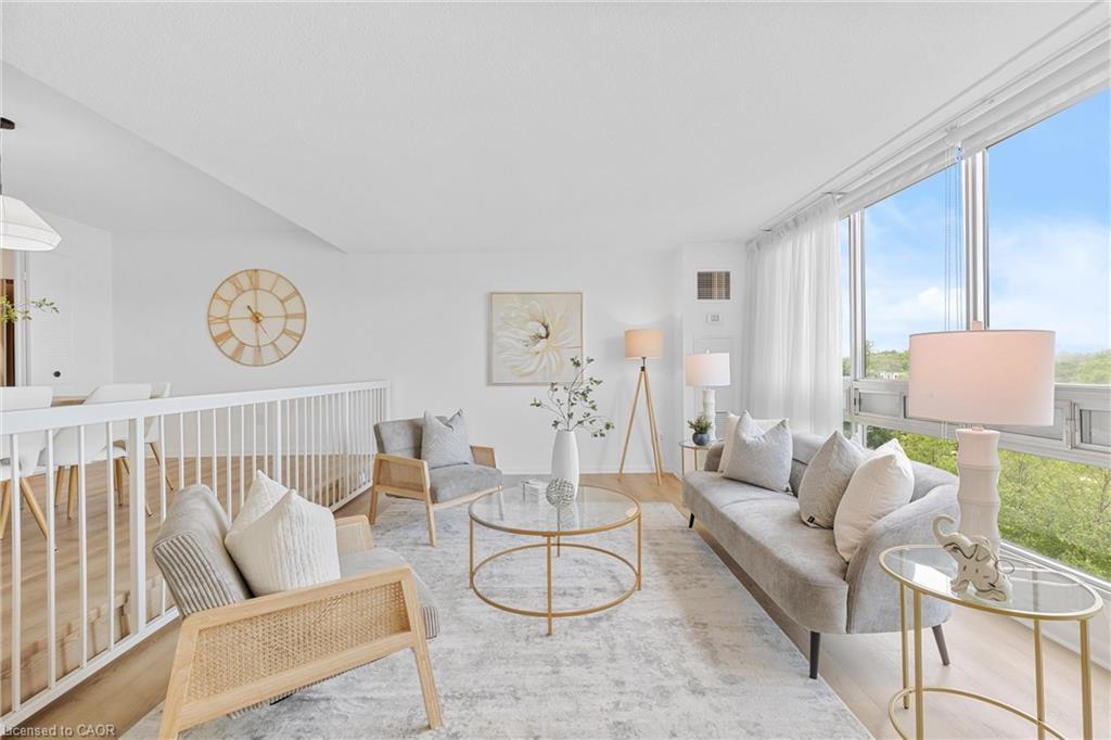 604-2185 Marine Drive, Oakville, ON - Indoor Photo Showing Living Room