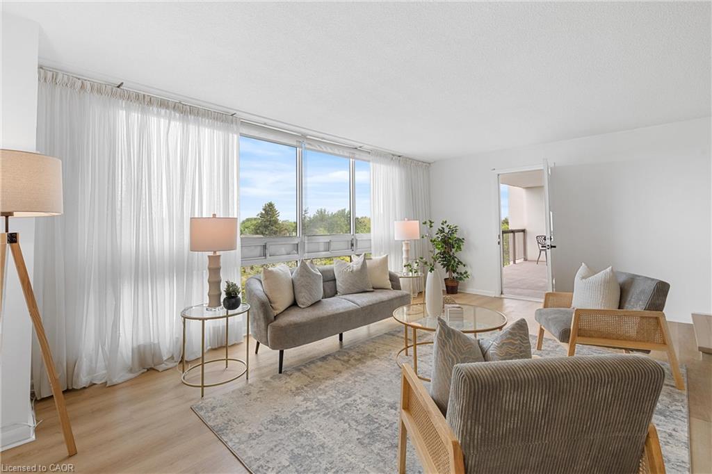 604-2185 Marine Drive, Oakville, ON - Indoor Photo Showing Living Room