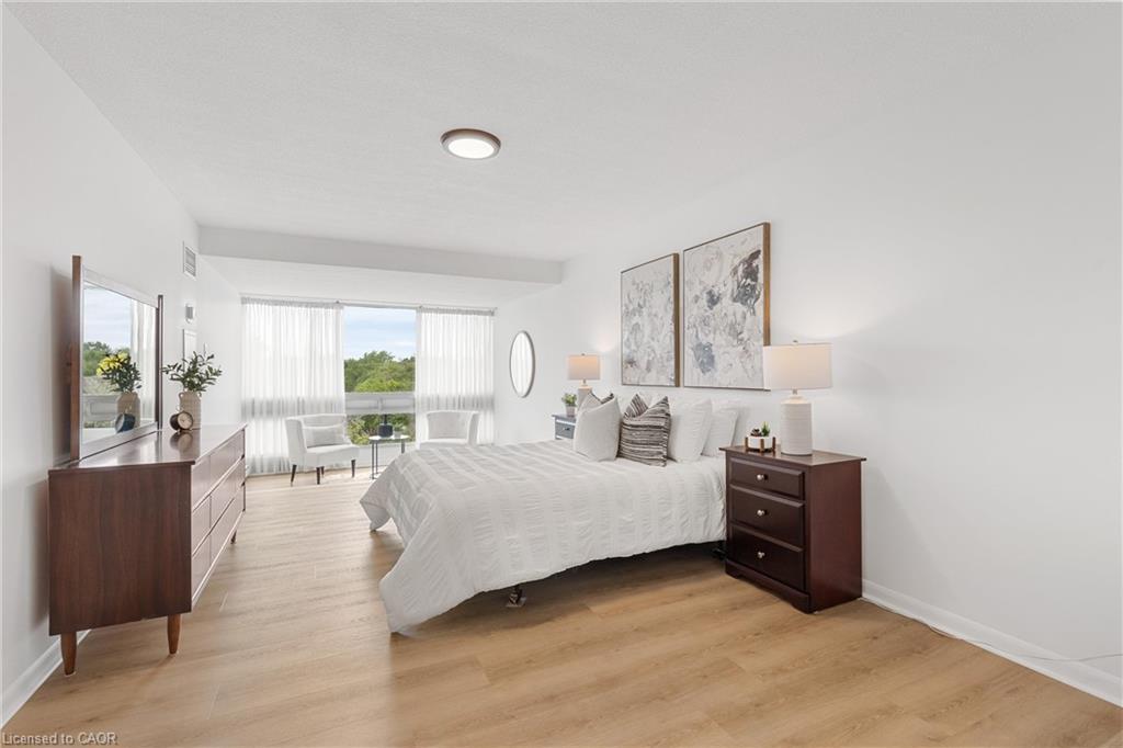 604-2185 Marine Drive, Oakville, ON - Indoor Photo Showing Bedroom