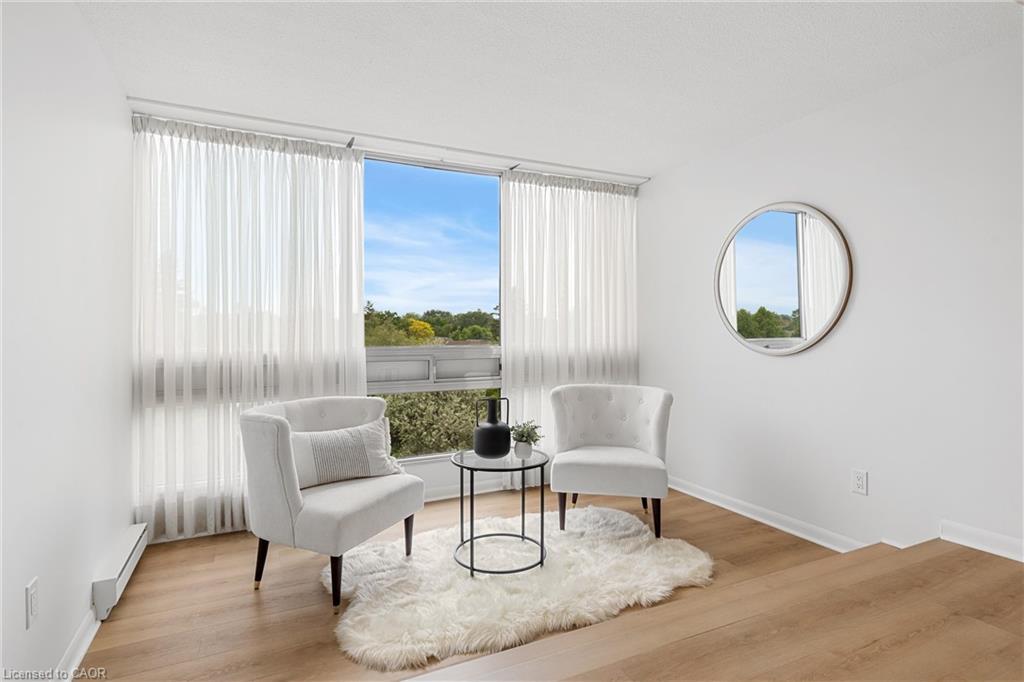604-2185 Marine Drive, Oakville, ON - Indoor Photo Showing Living Room