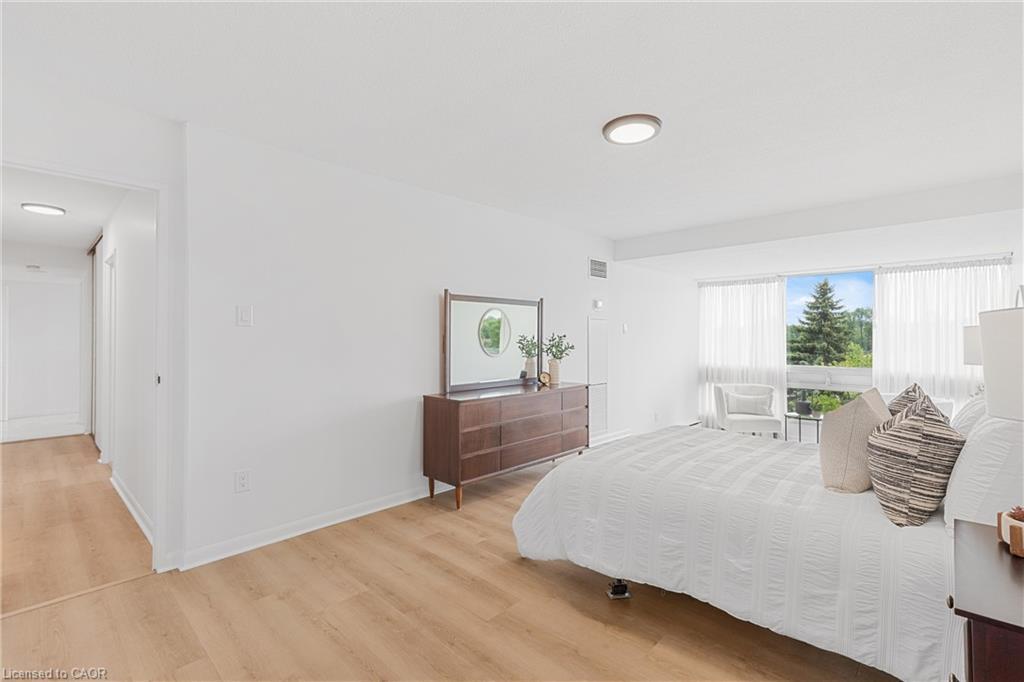 604-2185 Marine Drive, Oakville, ON - Indoor Photo Showing Bedroom