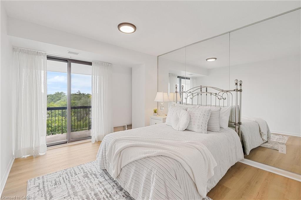 604-2185 Marine Drive, Oakville, ON - Indoor Photo Showing Bedroom