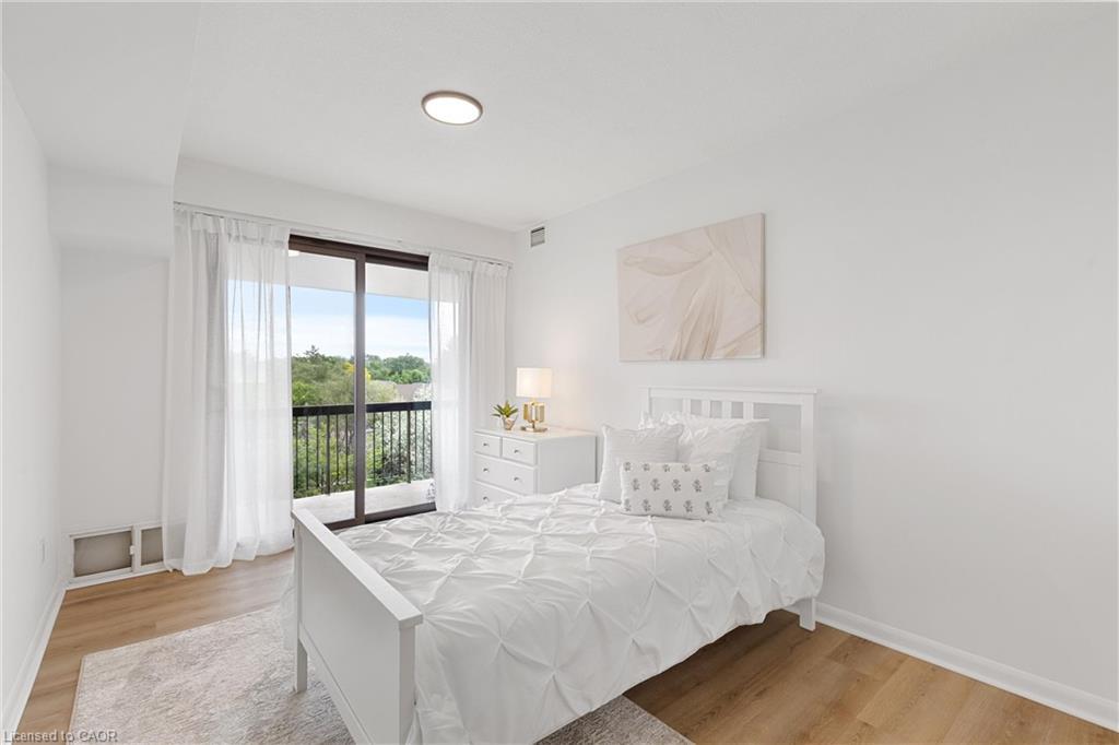 604-2185 Marine Drive, Oakville, ON - Indoor Photo Showing Bedroom