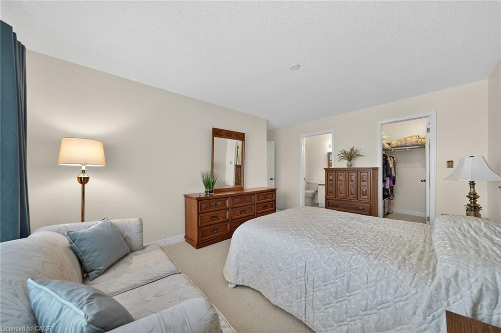 301-1210 Thorpe Road, Burlington, ON - Indoor Photo Showing Bedroom