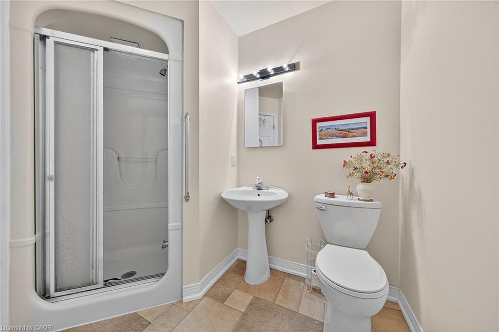 301-1210 Thorpe Road, Burlington, ON - Indoor Photo Showing Bathroom