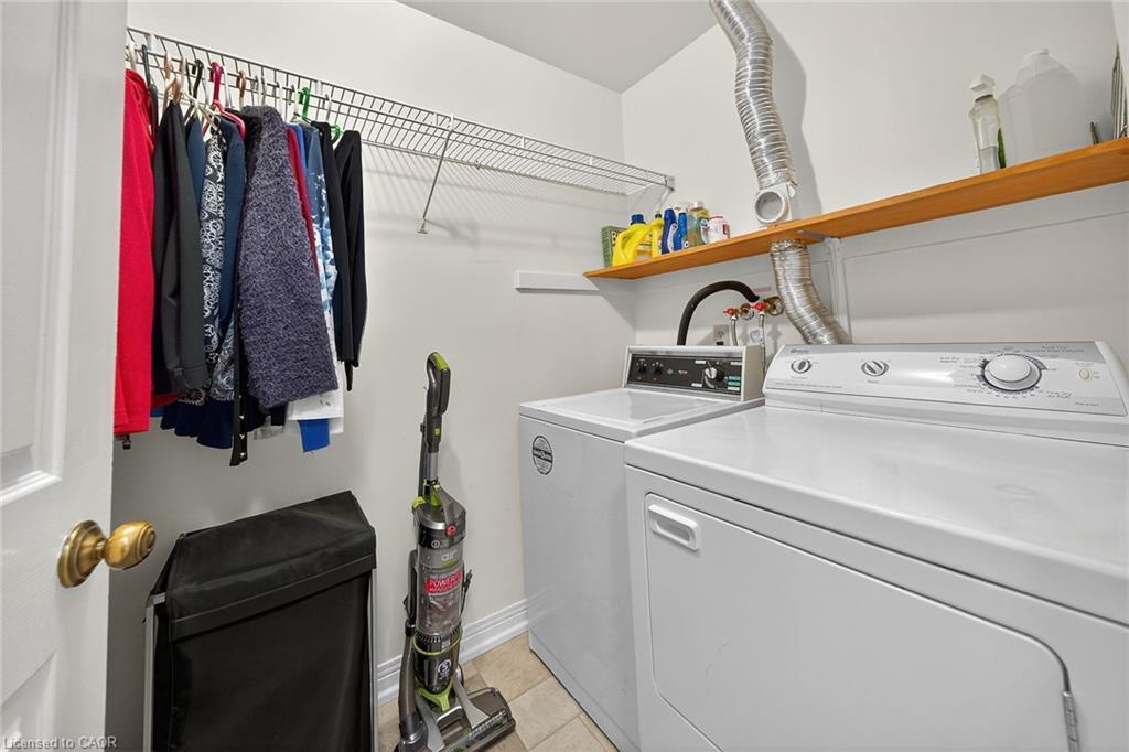 301-1210 Thorpe Road, Burlington, ON - Indoor Photo Showing Laundry Room