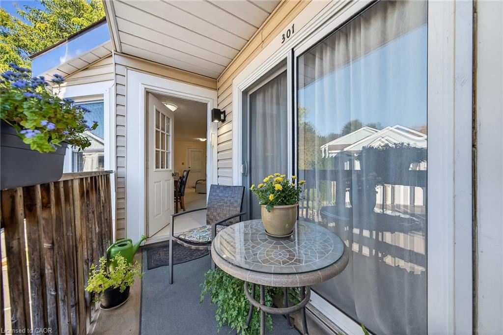 301-1210 Thorpe Road, Burlington, ON - Outdoor