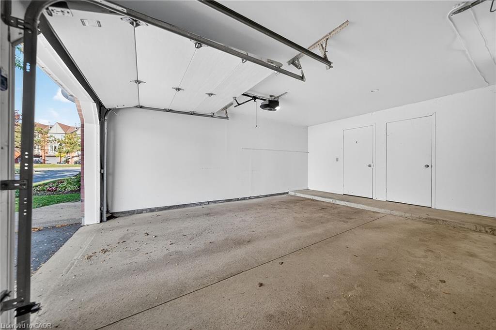 301-1210 Thorpe Road, Burlington, ON - Indoor Photo Showing Garage