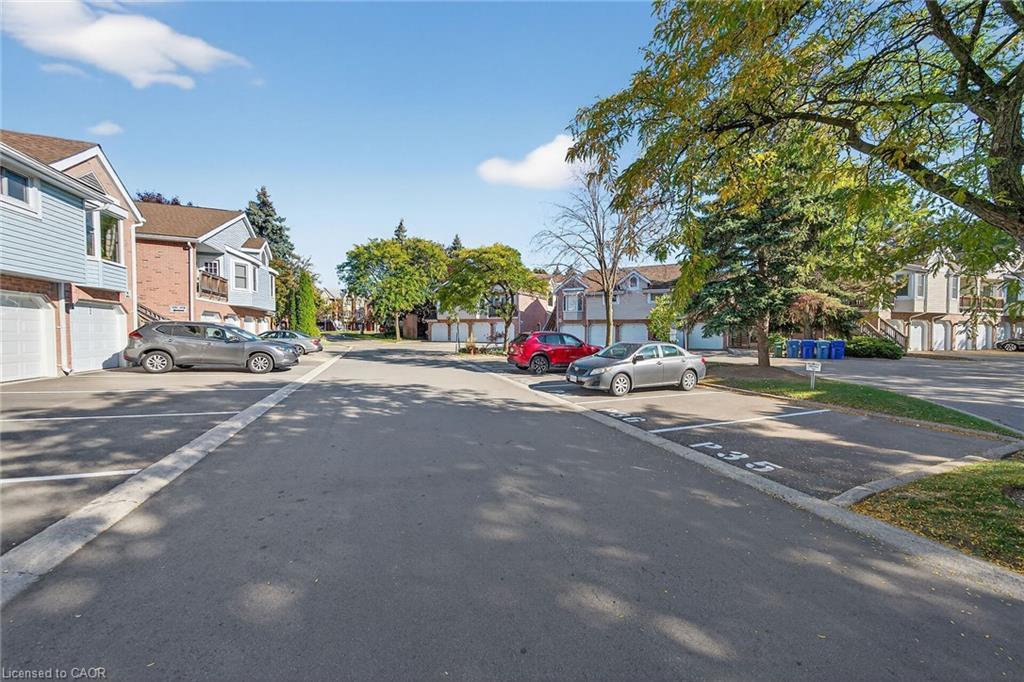 301-1210 Thorpe Road, Burlington, ON - Outdoor