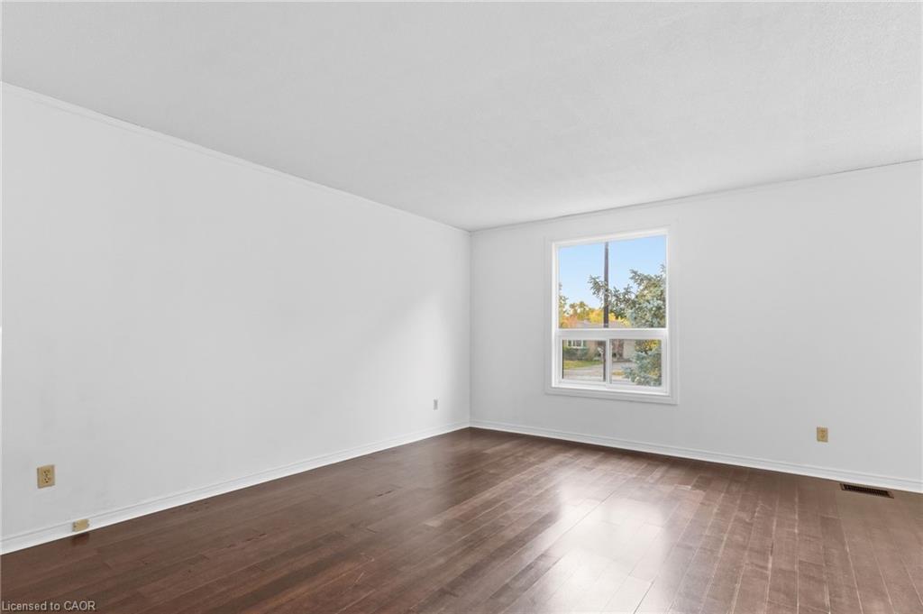 26 October Place, Brantford, ON - Indoor Photo Showing Other Room