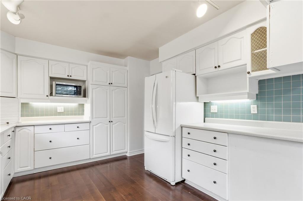 26 October Place, Brantford, ON - Indoor Photo Showing Kitchen