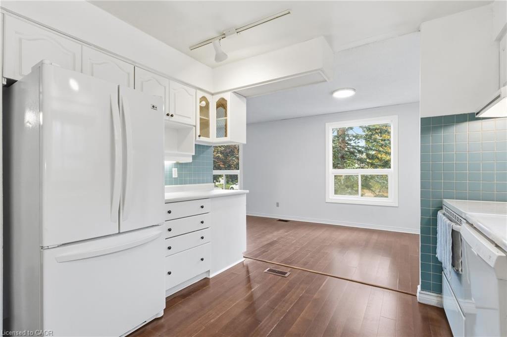 26 October Place, Brantford, ON - Indoor Photo Showing Kitchen
