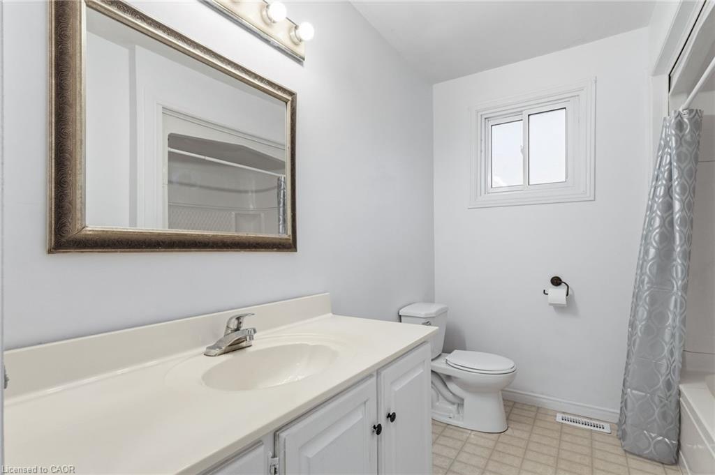 26 October Place, Brantford, ON - Indoor Photo Showing Bathroom