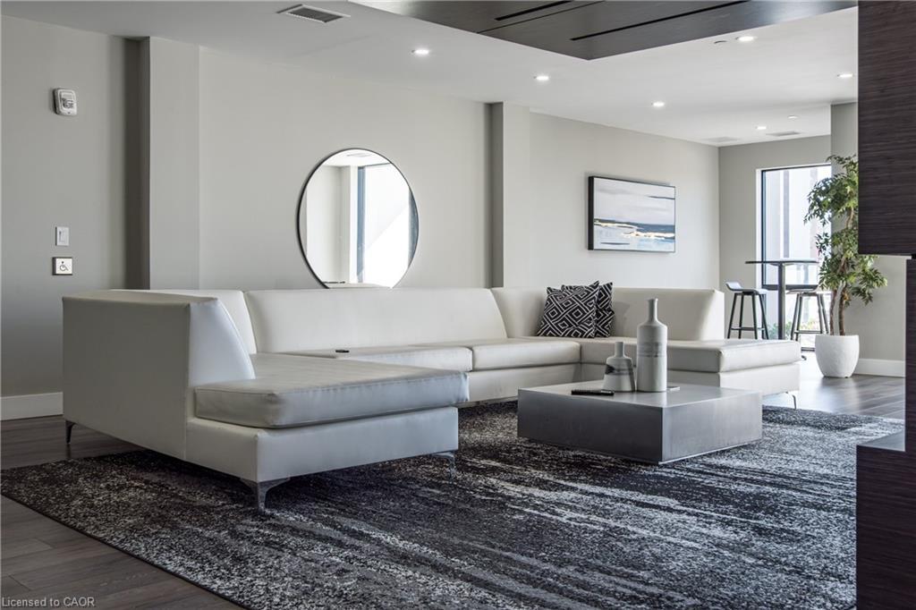 401-15 Queen Street S, Hamilton, ON - Indoor Photo Showing Living Room