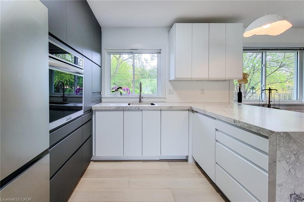 5322 Windermere Drive, Burlington, ON - Indoor Photo Showing Kitchen