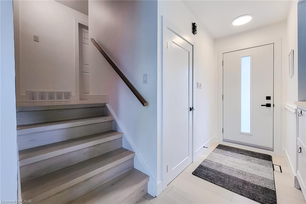 5322 Windermere Drive, Burlington, ON - Indoor Photo Showing Other Room