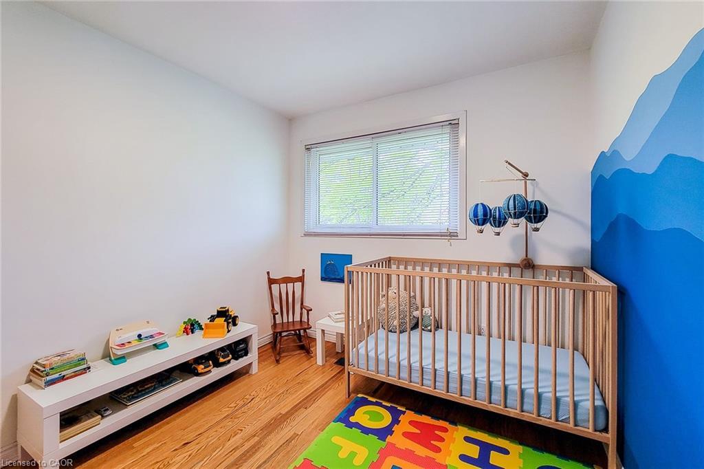 5322 Windermere Drive, Burlington, ON - Indoor Photo Showing Bedroom