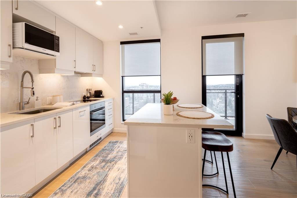 1814-181 King Street S, Waterloo, ON - Indoor Photo Showing Kitchen With Upgraded Kitchen