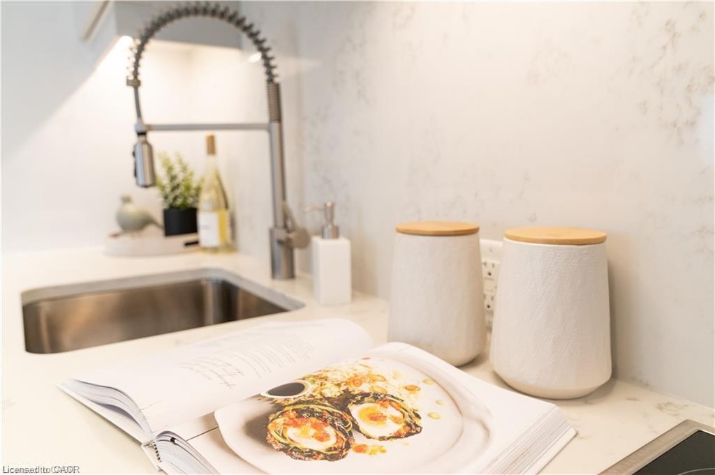 1814-181 King Street S, Waterloo, ON - Indoor