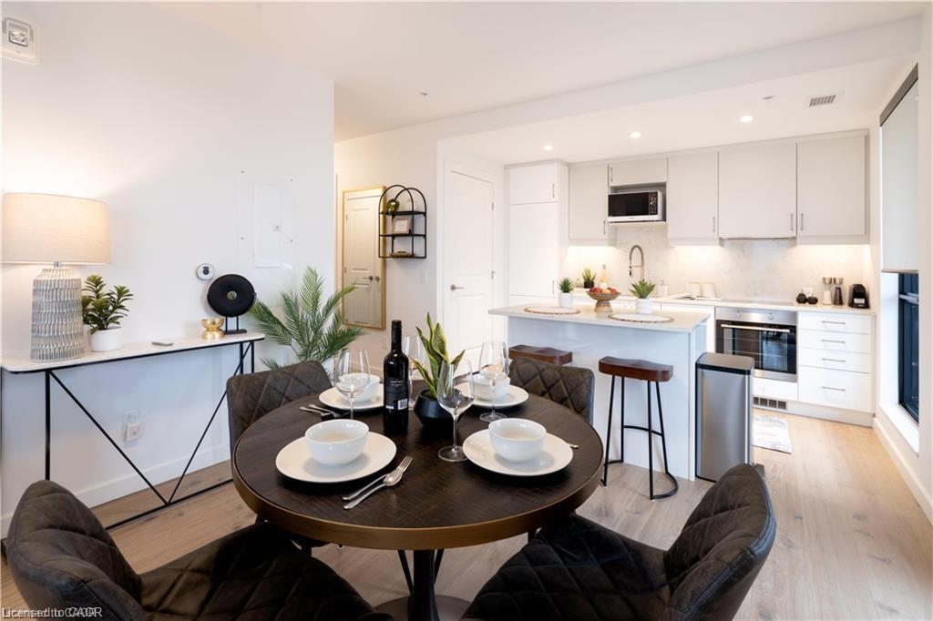 1814-181 King Street S, Waterloo, ON - Indoor