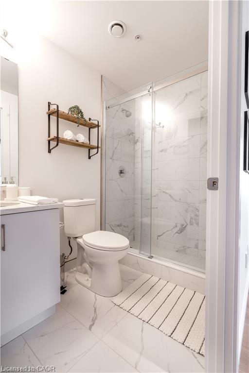 1814-181 King Street S, Waterloo, ON - Indoor Photo Showing Bathroom