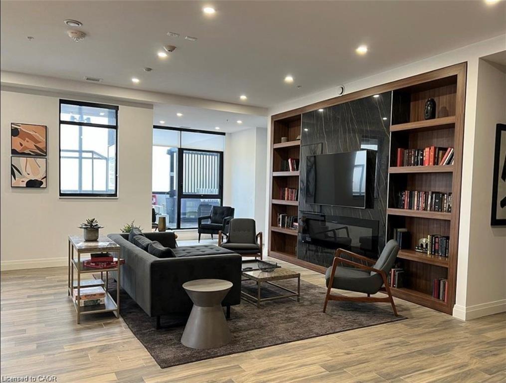 1814-181 King Street S, Waterloo, ON - Indoor