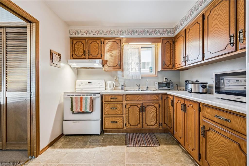 162 The Country Way, Kitchener, ON - Indoor Photo Showing Kitchen