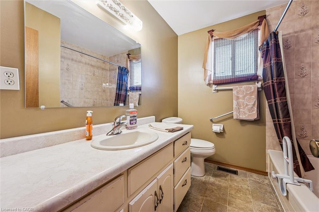 162 The Country Way, Kitchener, ON - Indoor Photo Showing Bathroom