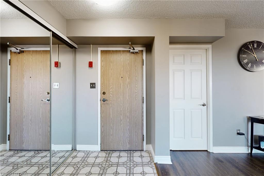 1002-432 Main Street, Hamilton, ON - Indoor Photo Showing Other Room