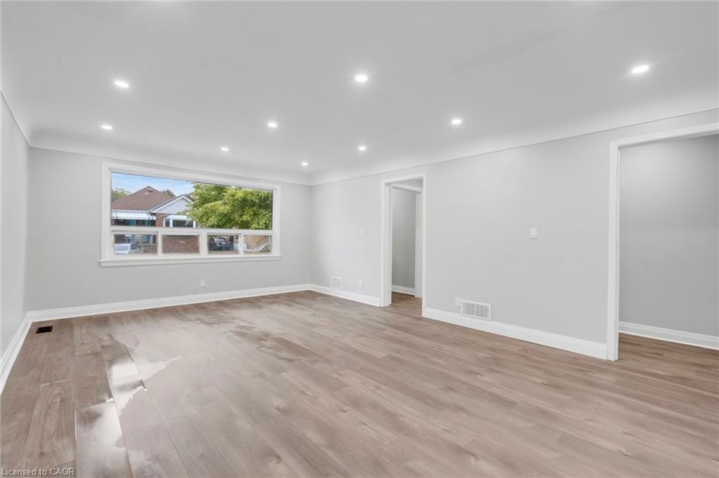 20 West 4Th Street, Hamilton, ON - Indoor Photo Showing Other Room