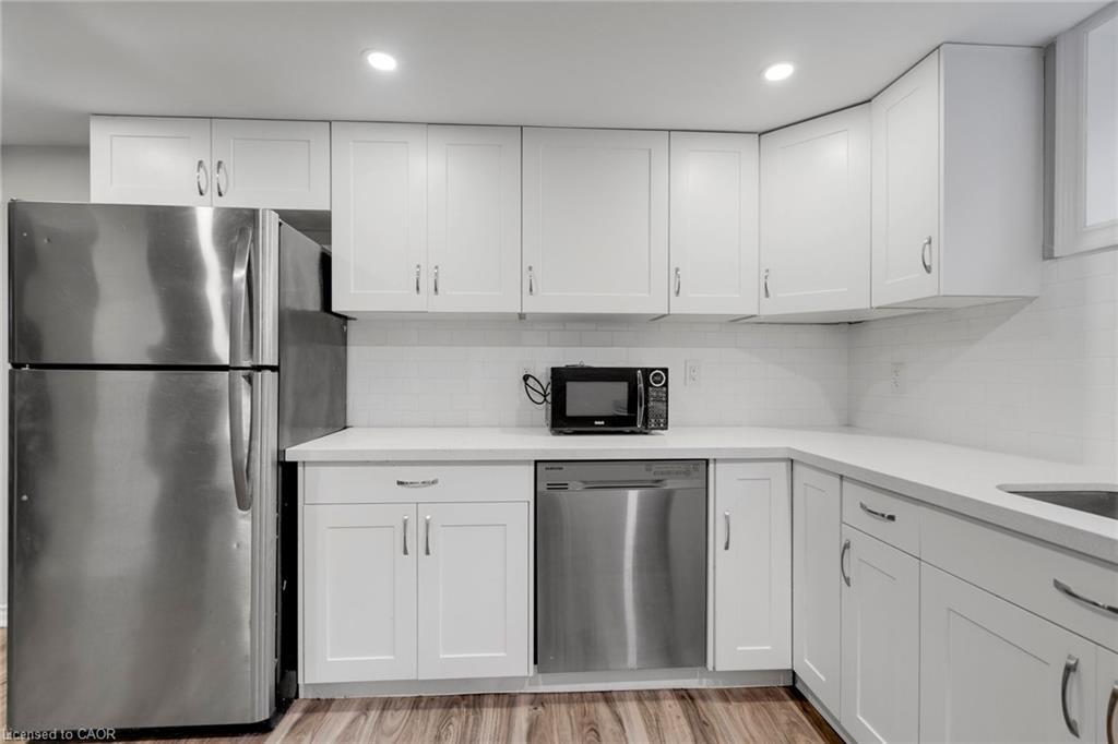 20 West 4Th Street, Hamilton, ON - Indoor Photo Showing Kitchen