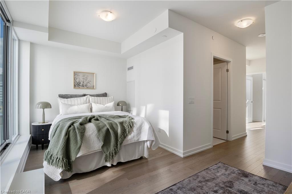 420-55 Duke Street W, Kitchener, ON - Indoor Photo Showing Bedroom
