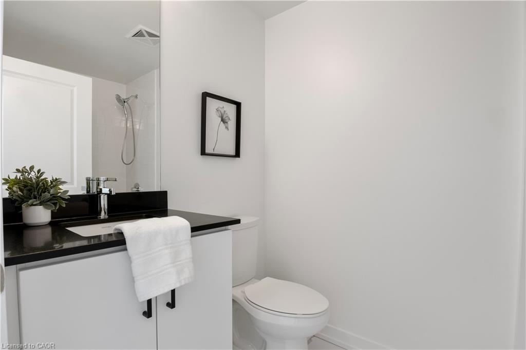 420-55 Duke Street W, Kitchener, ON - Indoor Photo Showing Bathroom