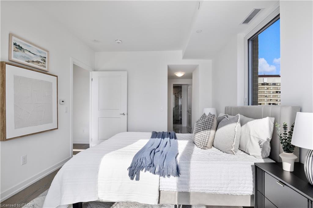 420-55 Duke Street W, Kitchener, ON - Indoor Photo Showing Bedroom