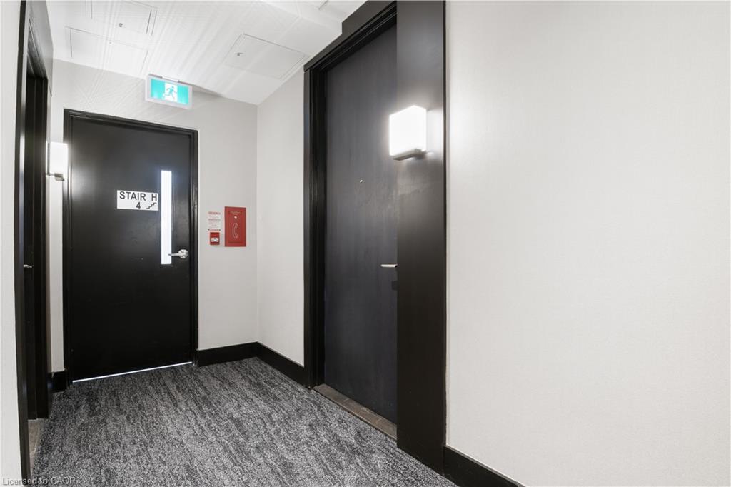 420-55 Duke Street W, Kitchener, ON - Indoor Photo Showing Other Room