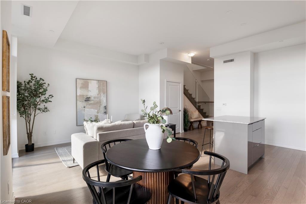 420-55 Duke Street W, Kitchener, ON - Indoor Photo Showing Dining Room