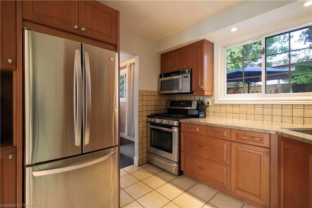 28 Glen Eden Court, Hamilton, ON - Indoor Photo Showing Kitchen