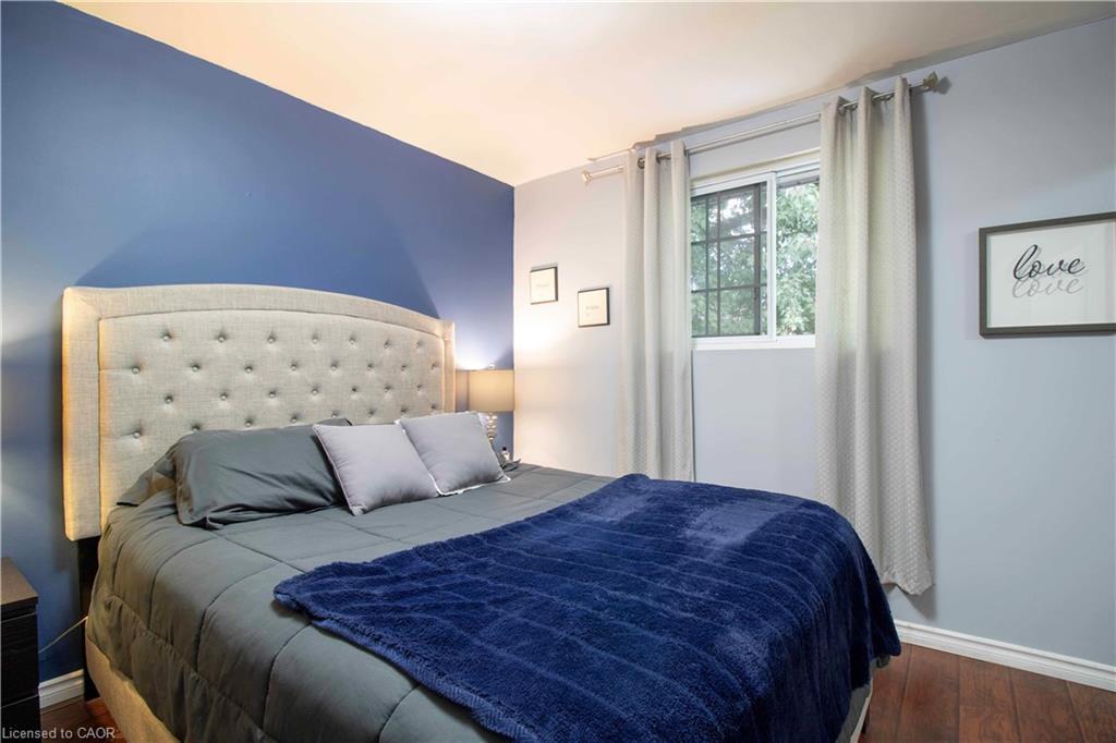 28 Glen Eden Court, Hamilton, ON - Indoor Photo Showing Bedroom