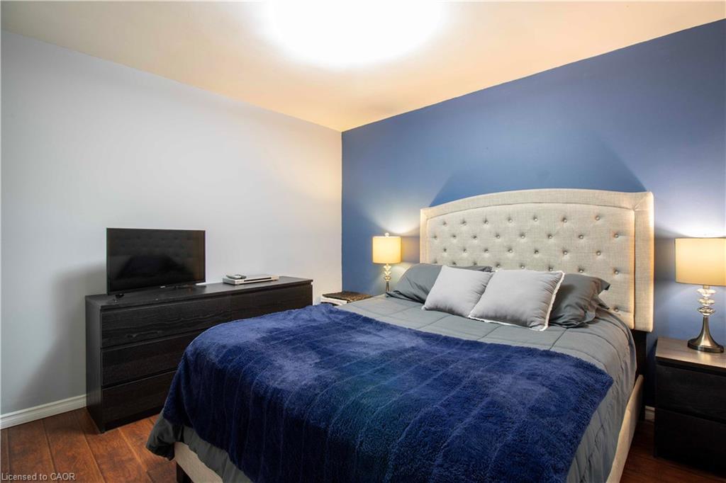28 Glen Eden Court, Hamilton, ON - Indoor Photo Showing Bedroom
