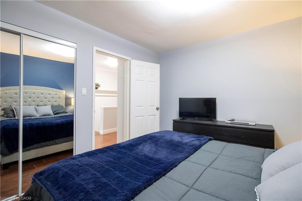 28 Glen Eden Court, Hamilton, ON - Indoor Photo Showing Bedroom