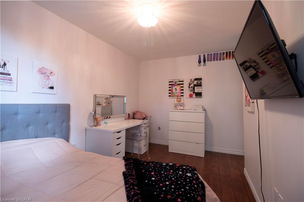 28 Glen Eden Court, Hamilton, ON - Indoor Photo Showing Bedroom