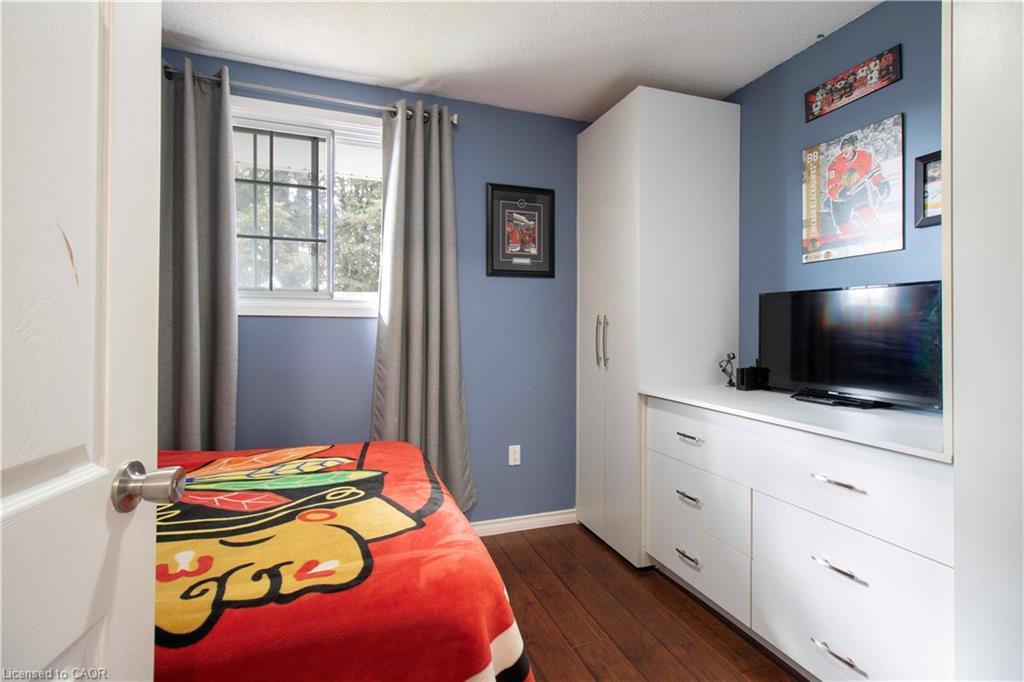 28 Glen Eden Court, Hamilton, ON - Indoor Photo Showing Bedroom