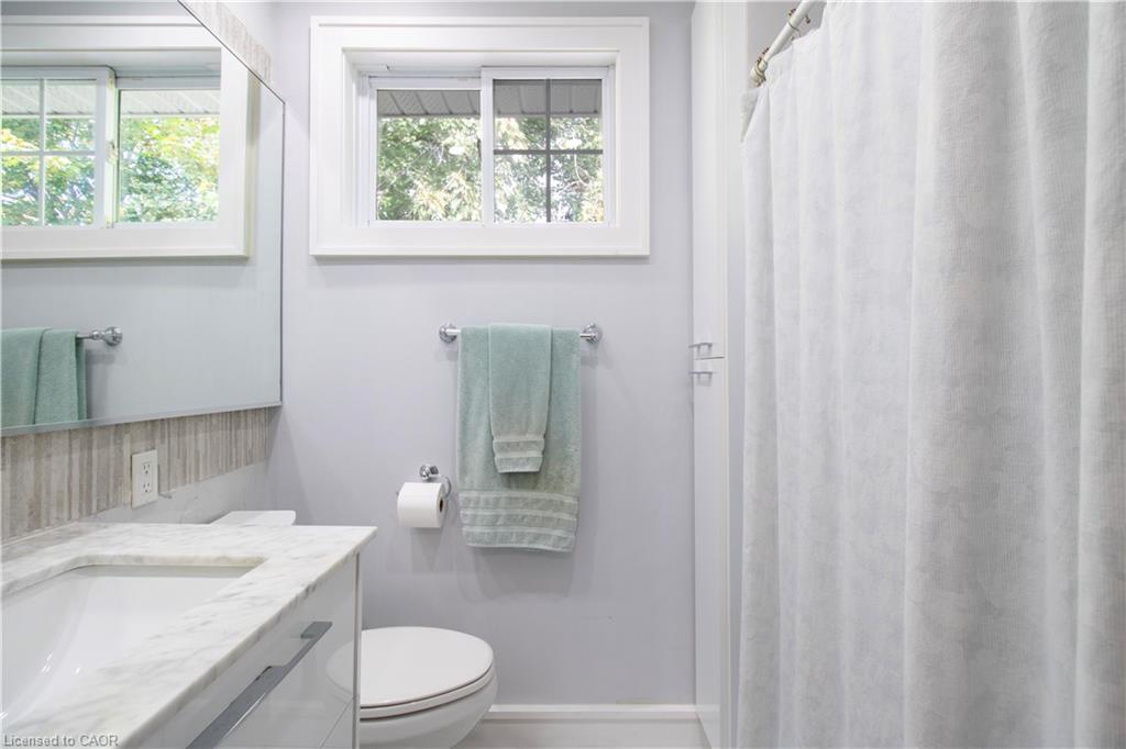 28 Glen Eden Court, Hamilton, ON - Indoor Photo Showing Bathroom